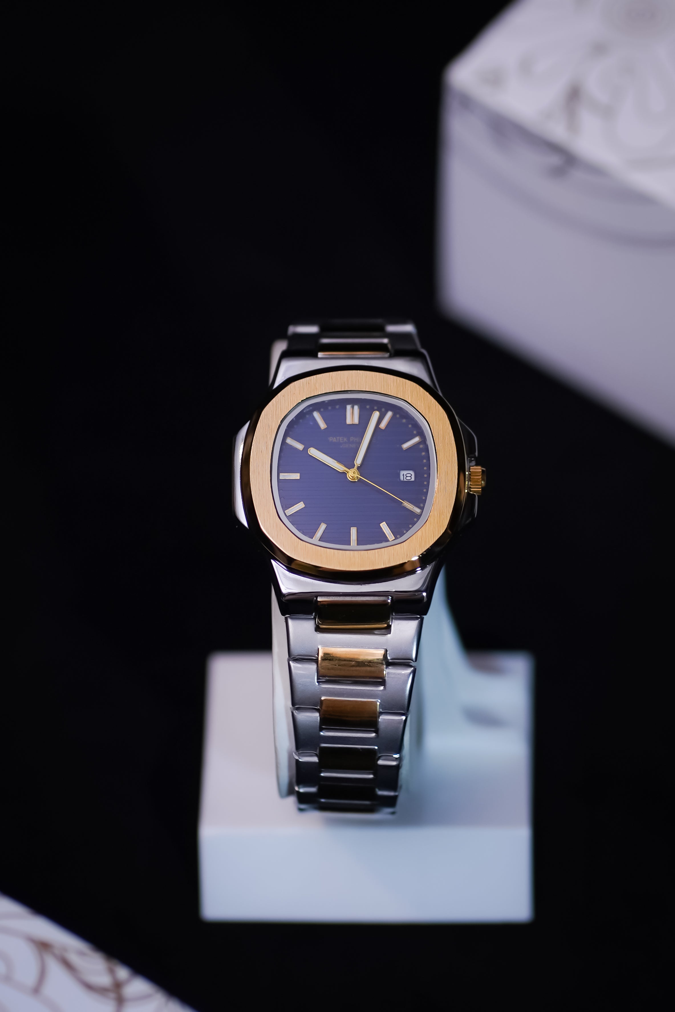 Patek Phillip Heritage Nautilus (Navy)